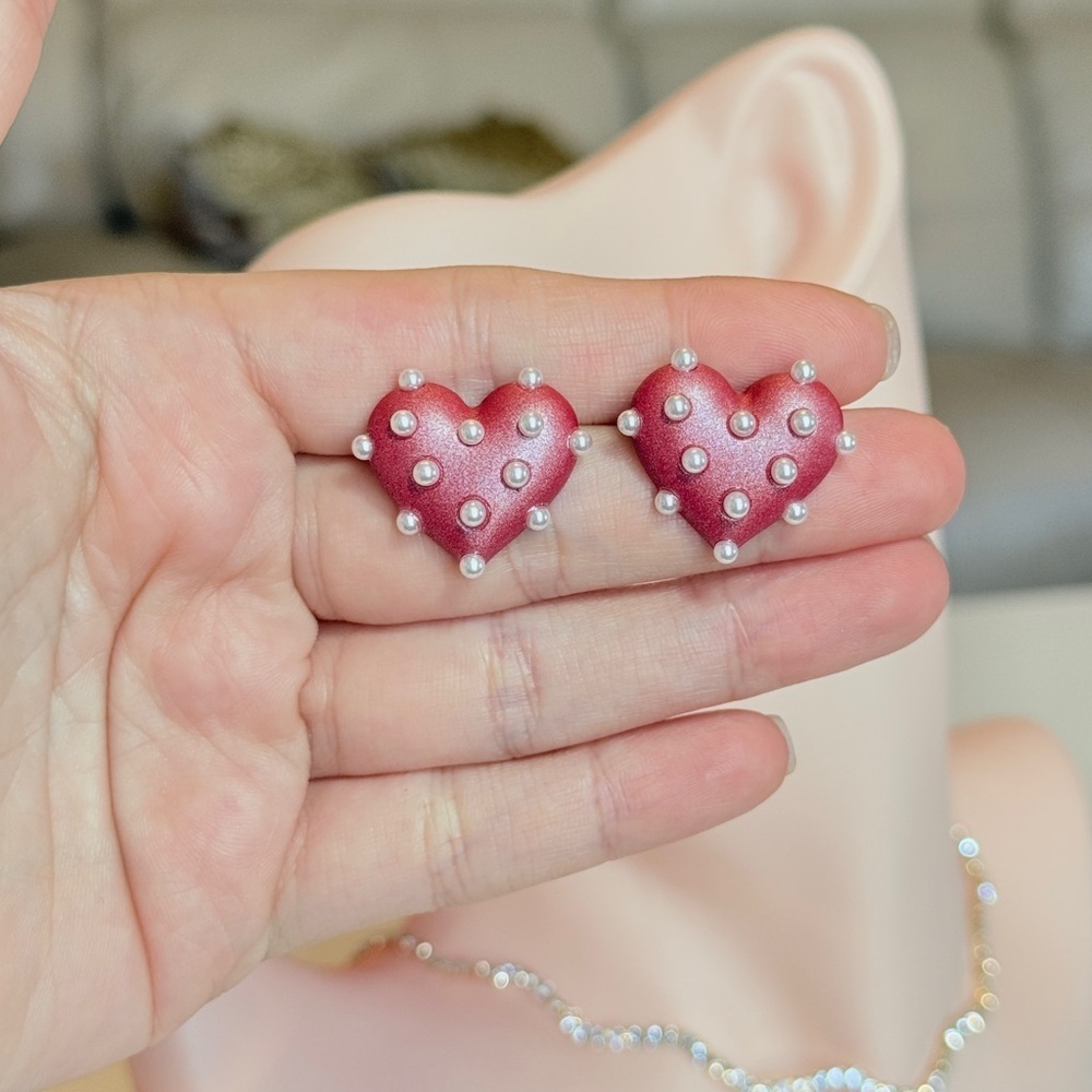 ⚜️ Amoré Pink Heart Stud Earrings - Picture 7 of 7